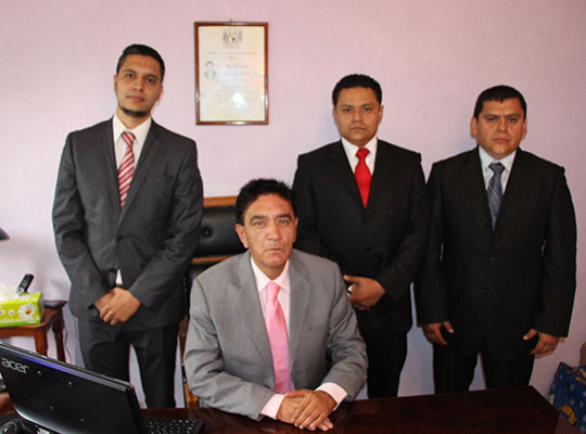 Equipo de Juristas dirigidos por el Licenciado Manuel Baca Godoy